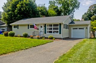 51 Merrick Ave, Holyoke, MA 01040