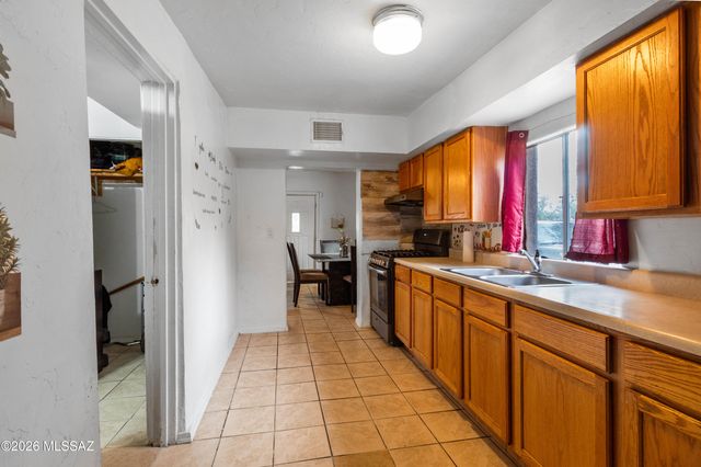 650 W 42nd Street, Tucson, AZ 85713