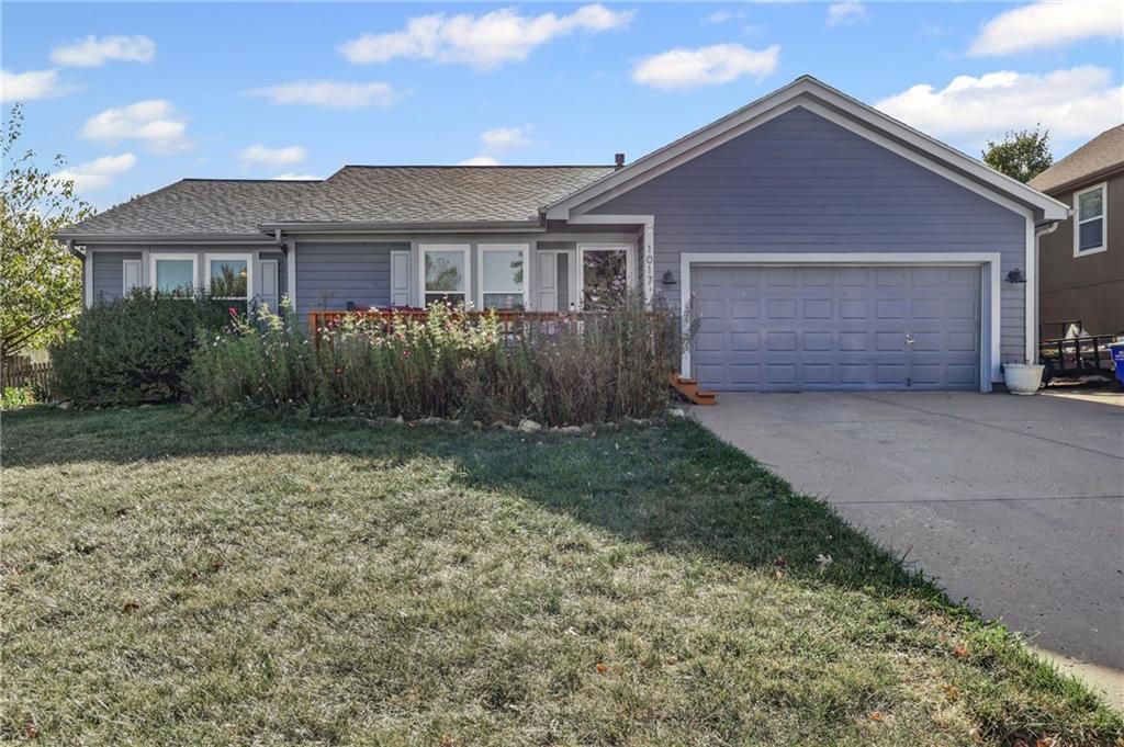 1017 E Pumpkin Ridge Street, Gardner, KS 66030
