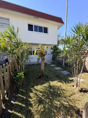 1480 NE 151st St 101, Miami, FL 33162