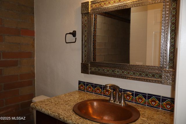 5213 N Tigua Drive, Tucson, AZ 85704