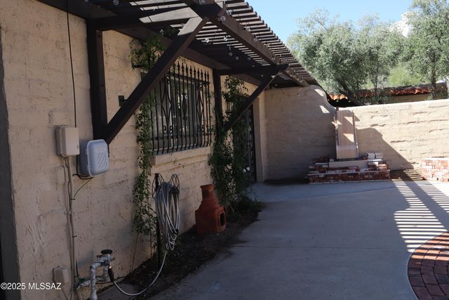 5213 N Tigua Drive, Tucson, AZ 85704