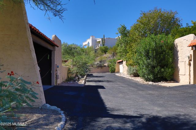 5213 N Tigua Drive, Tucson, AZ 85704