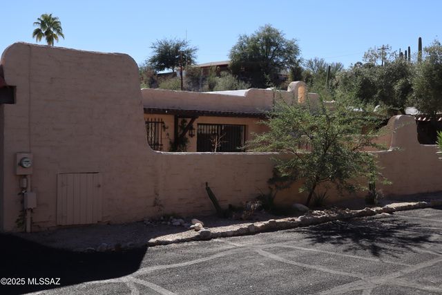 5213 N Tigua Drive, Tucson, AZ 85704