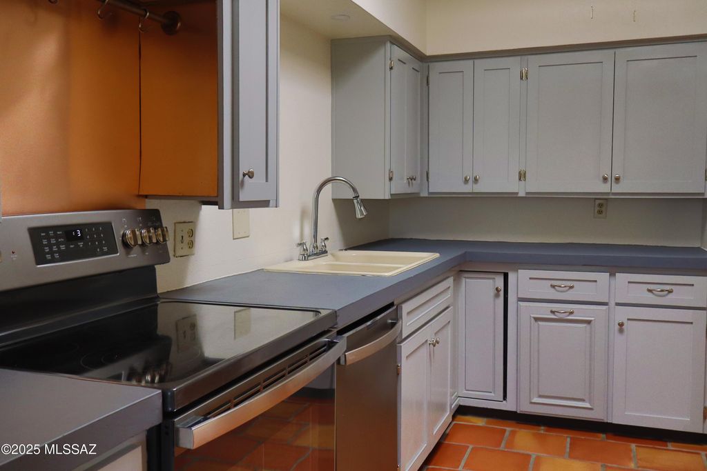 5213 N Tigua Drive, Tucson, AZ 85704