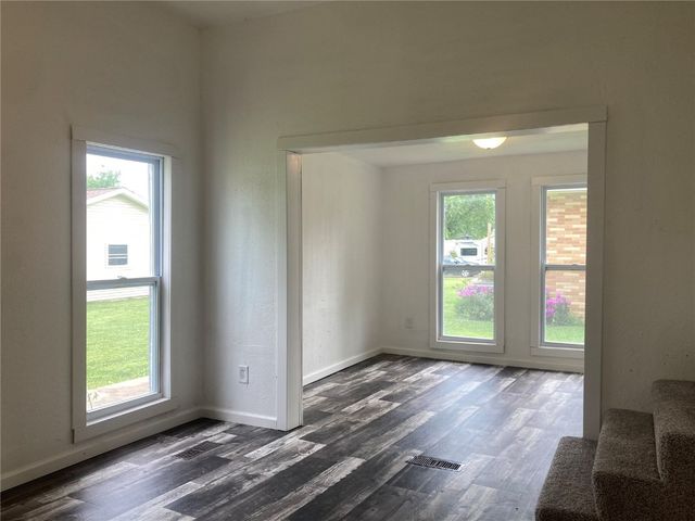 1002 S 8th Avenue, Vinton, IA 52349