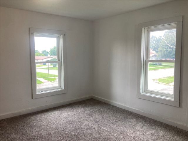 1002 S 8th Avenue, Vinton, IA 52349