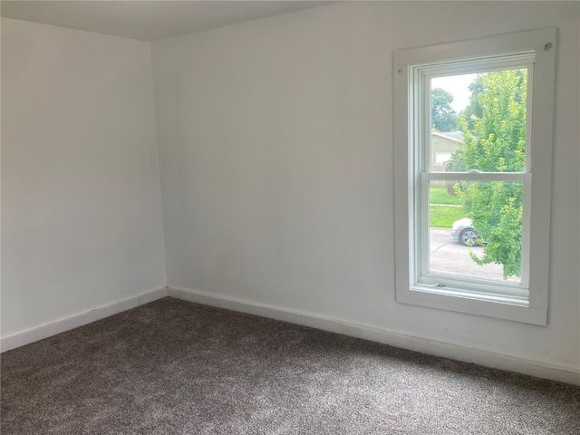 1002 S 8th Avenue, Vinton, IA 52349