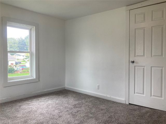 1002 S 8th Avenue, Vinton, IA 52349