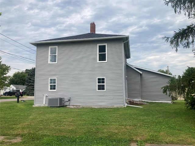 1002 S 8th Avenue, Vinton, IA 52349