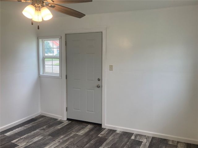 1002 S 8th Avenue, Vinton, IA 52349