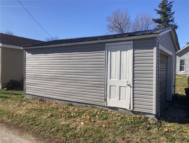 1002 S 8th Avenue, Vinton, IA 52349