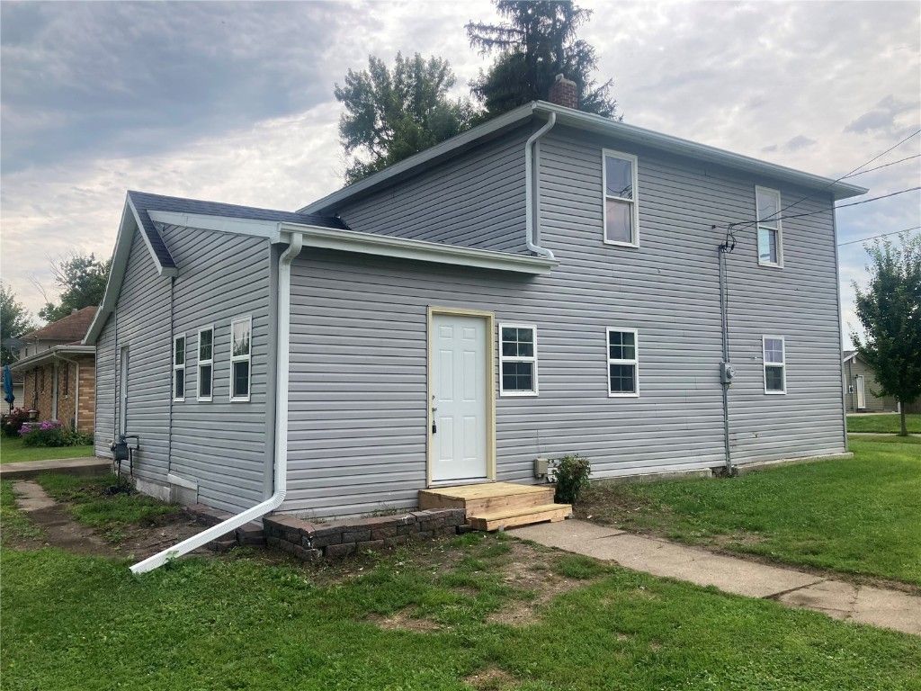 1002 S 8th Avenue, Vinton, IA 52349