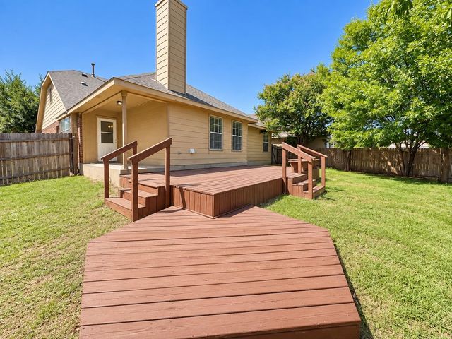 155 Birdwell LN, Buda, TX 78610