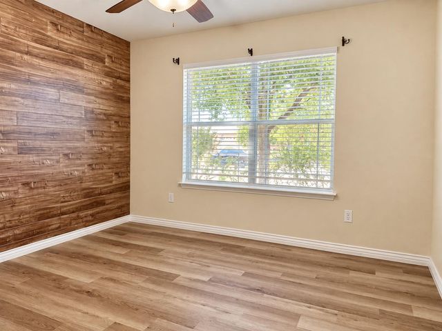 155 Birdwell LN, Buda, TX 78610