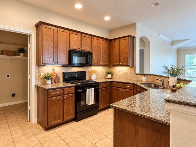 155 Birdwell LN, Buda, TX 78610