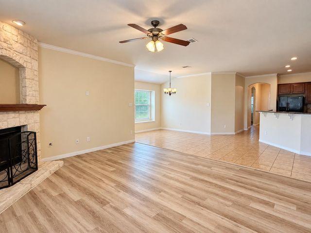 155 Birdwell LN, Buda, TX 78610