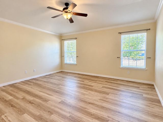 155 Birdwell LN, Buda, TX 78610