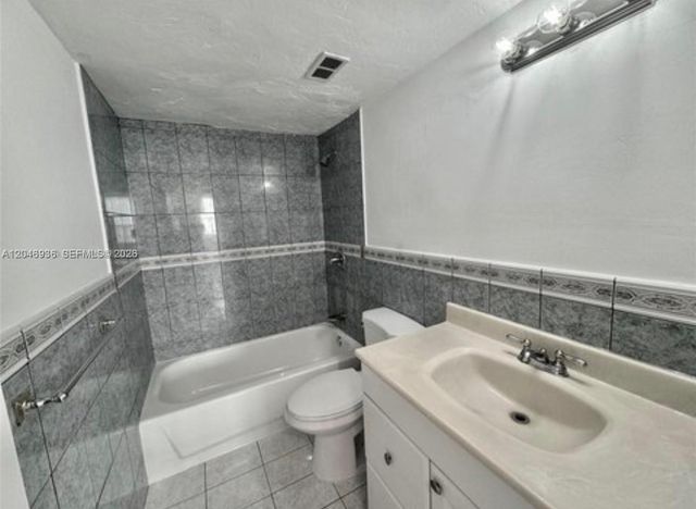 3660 NE 166th St 315, North Miami Beach, FL 33160