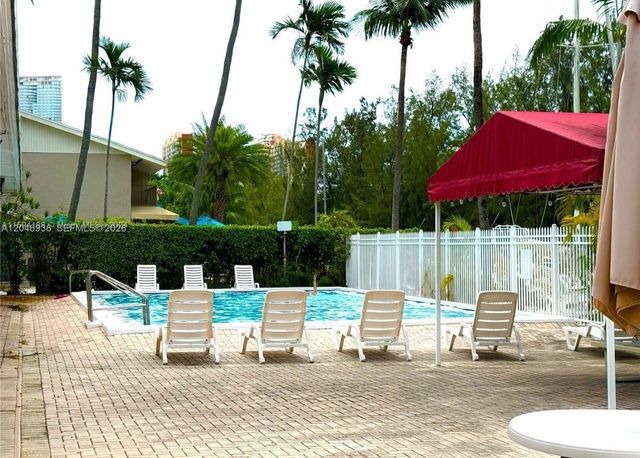 3660 NE 166th St 315, North Miami Beach, FL 33160