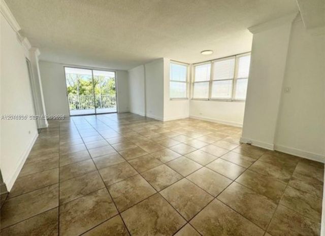 3660 NE 166th St 315, North Miami Beach, FL 33160