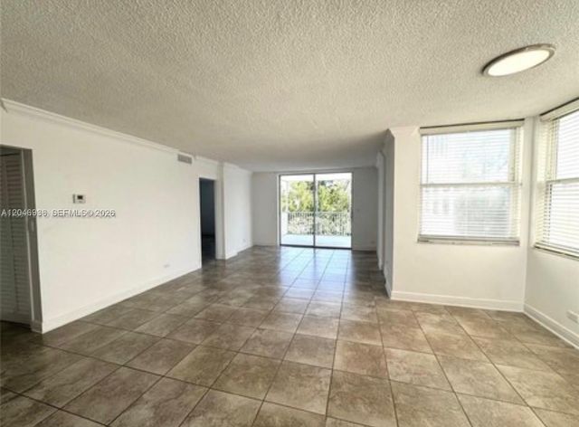 3660 NE 166th St 315, North Miami Beach, FL 33160