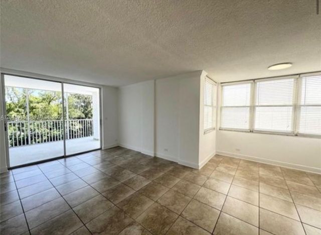 3660 NE 166th St 315, North Miami Beach, FL 33160