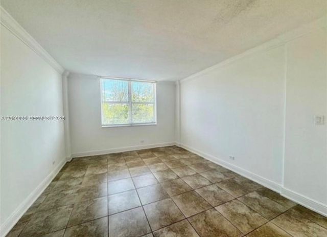 3660 NE 166th St 315, North Miami Beach, FL 33160