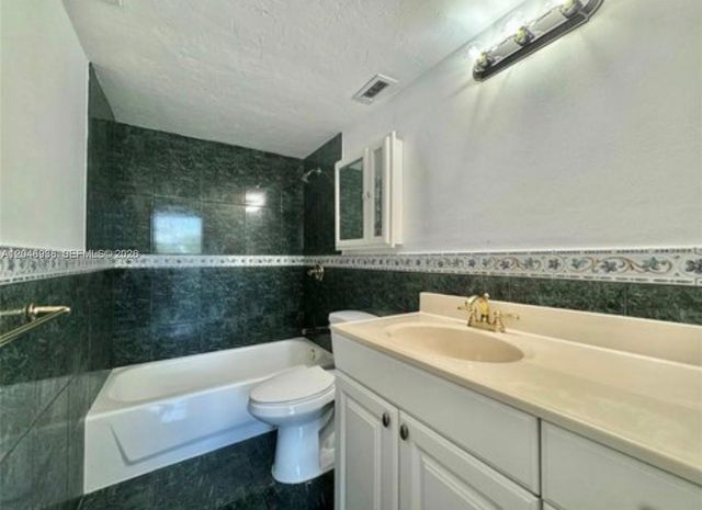 3660 NE 166th St 315, North Miami Beach, FL 33160