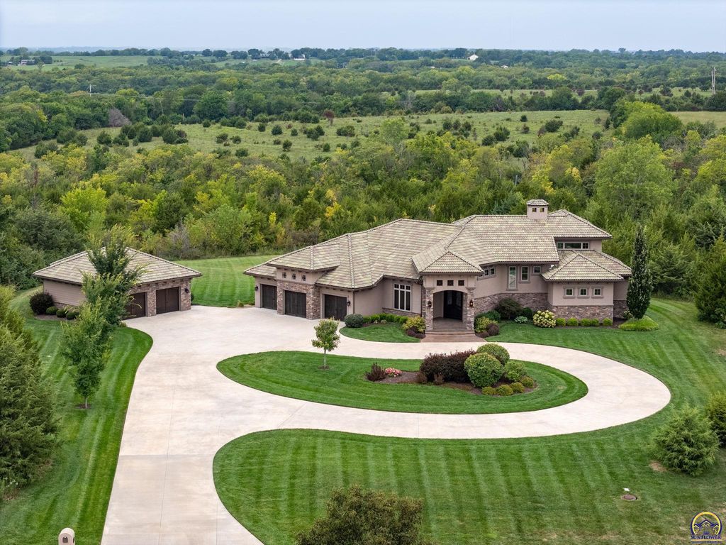 6413 SW Bayshore DR, Topeka, KS 66610