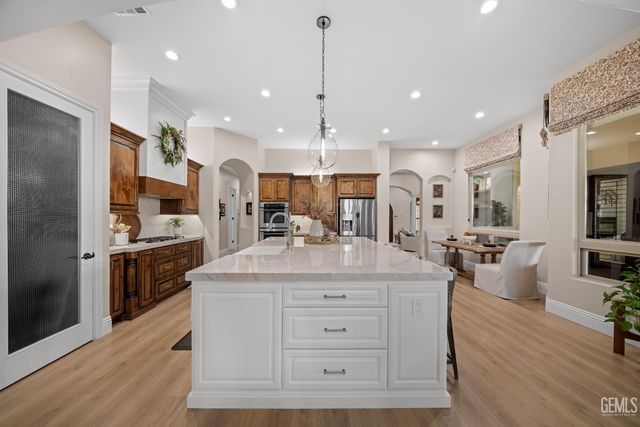 11302 Fulbourne Drive, Bakersfield, CA 93312