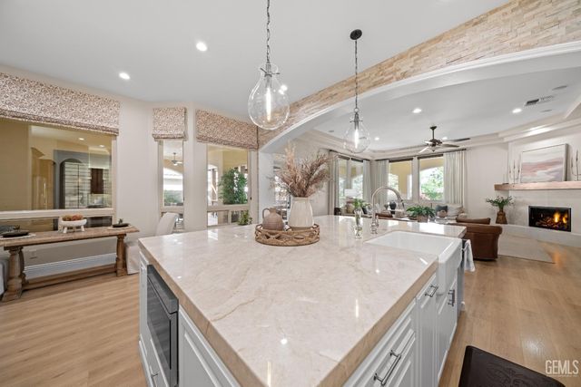 11302 Fulbourne Drive, Bakersfield, CA 93312