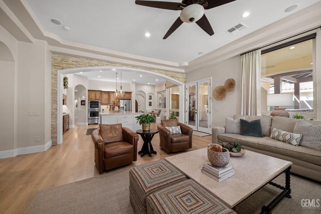 11302 Fulbourne Drive, Bakersfield, CA 93312