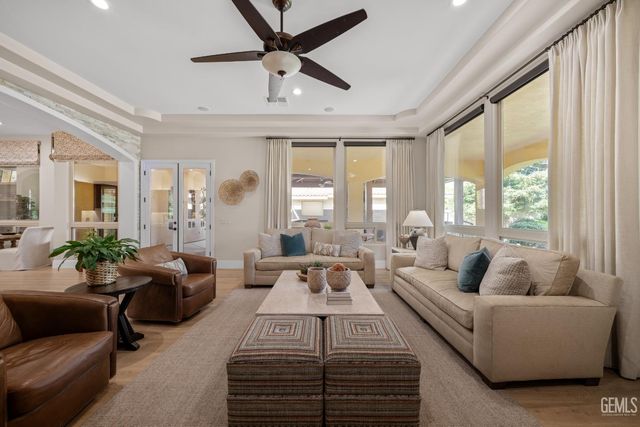 11302 Fulbourne Drive, Bakersfield, CA 93312