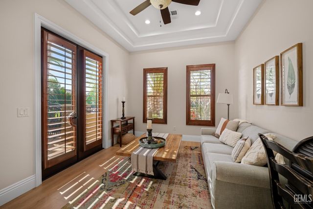 11302 Fulbourne Drive, Bakersfield, CA 93312