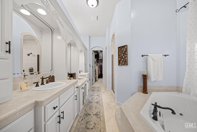 11302 Fulbourne Drive, Bakersfield, CA 93312