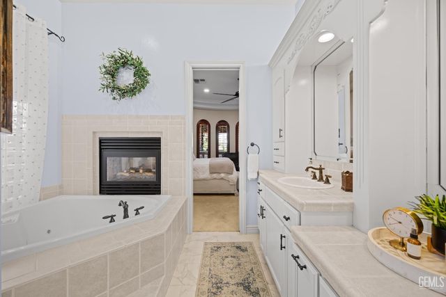 11302 Fulbourne Drive, Bakersfield, CA 93312