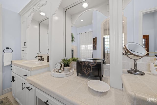 11302 Fulbourne Drive, Bakersfield, CA 93312