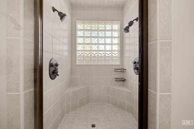 11302 Fulbourne Drive, Bakersfield, CA 93312