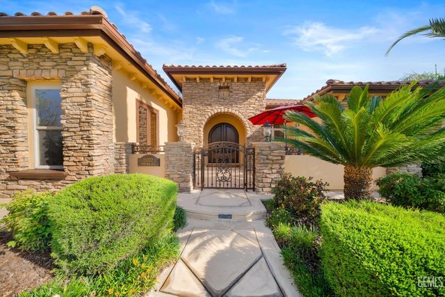 11302 Fulbourne Drive, Bakersfield, CA 93312