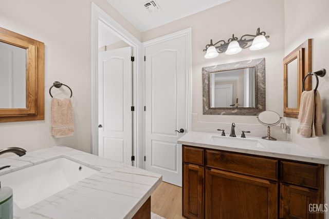 11302 Fulbourne Drive, Bakersfield, CA 93312