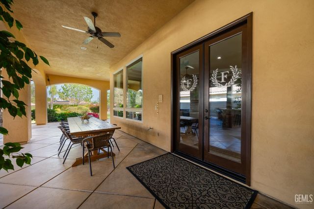 11302 Fulbourne Drive, Bakersfield, CA 93312