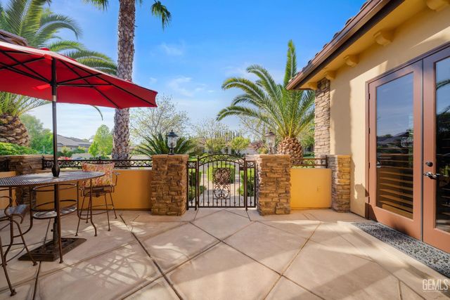 11302 Fulbourne Drive, Bakersfield, CA 93312