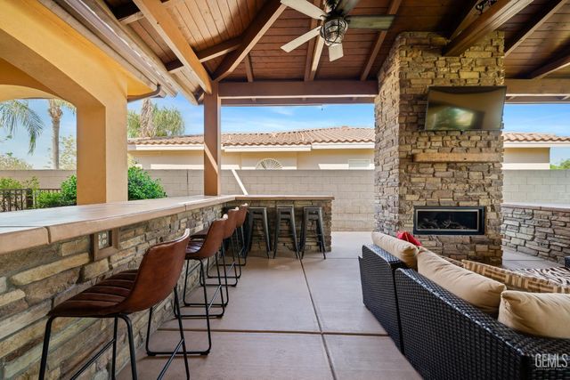 11302 Fulbourne Drive, Bakersfield, CA 93312