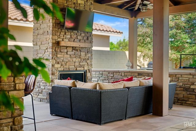 11302 Fulbourne Drive, Bakersfield, CA 93312