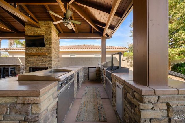 11302 Fulbourne Drive, Bakersfield, CA 93312