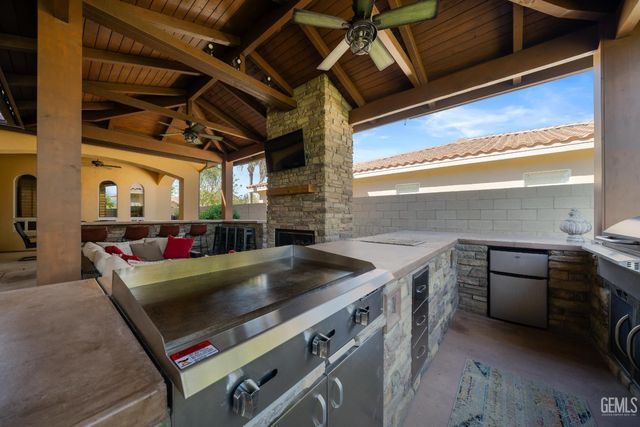 11302 Fulbourne Drive, Bakersfield, CA 93312