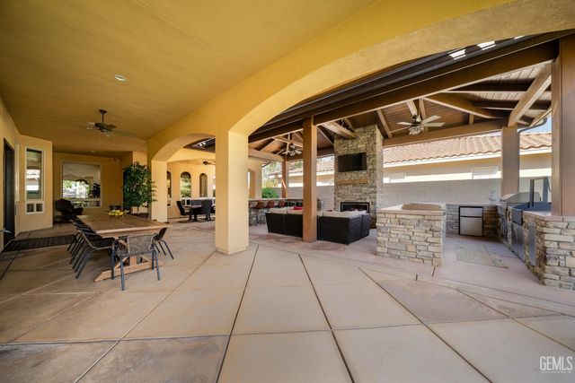 11302 Fulbourne Drive, Bakersfield, CA 93312