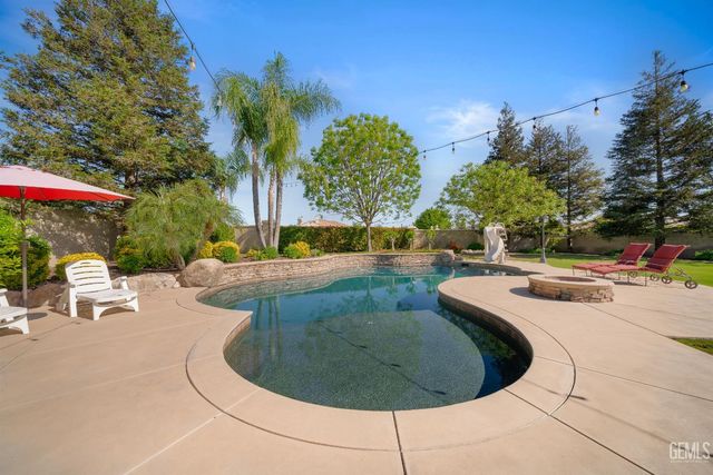 11302 Fulbourne Drive, Bakersfield, CA 93312