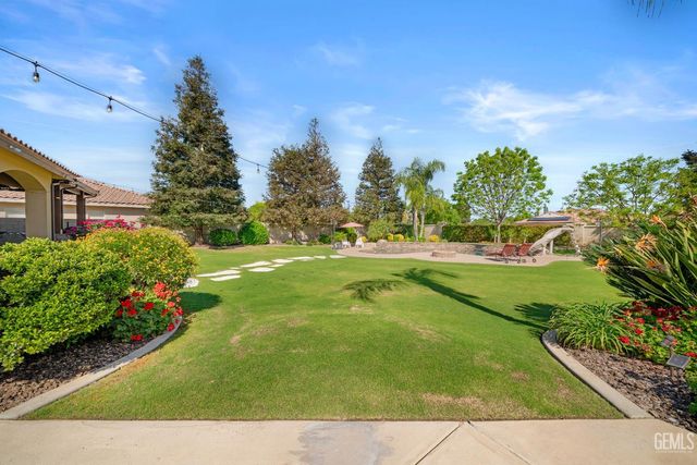 11302 Fulbourne Drive, Bakersfield, CA 93312